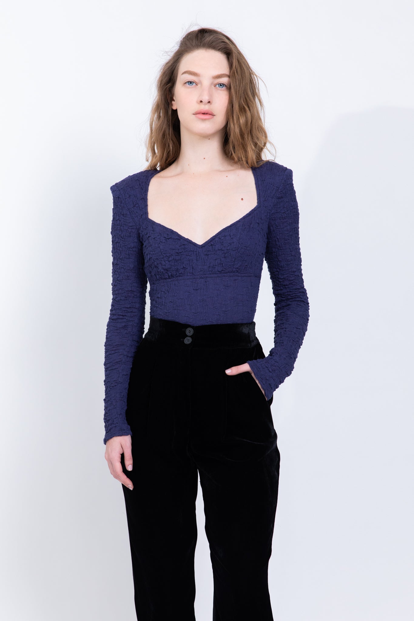 SABINA MUSAYEV - crinkled_knit_blue_fw_22_23