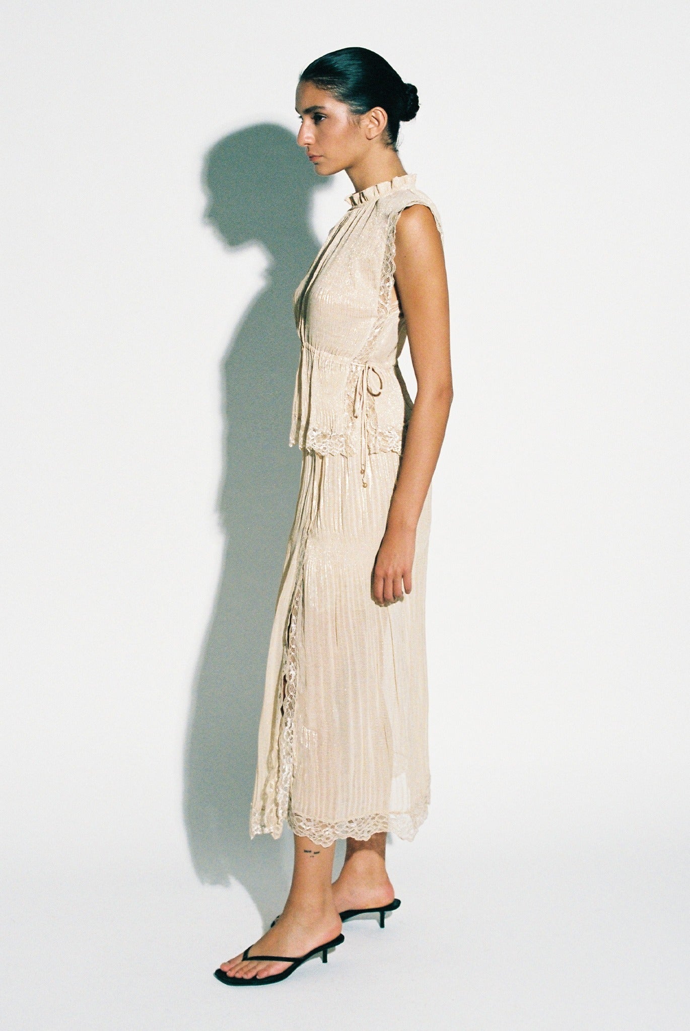 SABINA MUSAYEV - pleated_chiffon_w._foil_golden_blonde_pre_fall_25_26