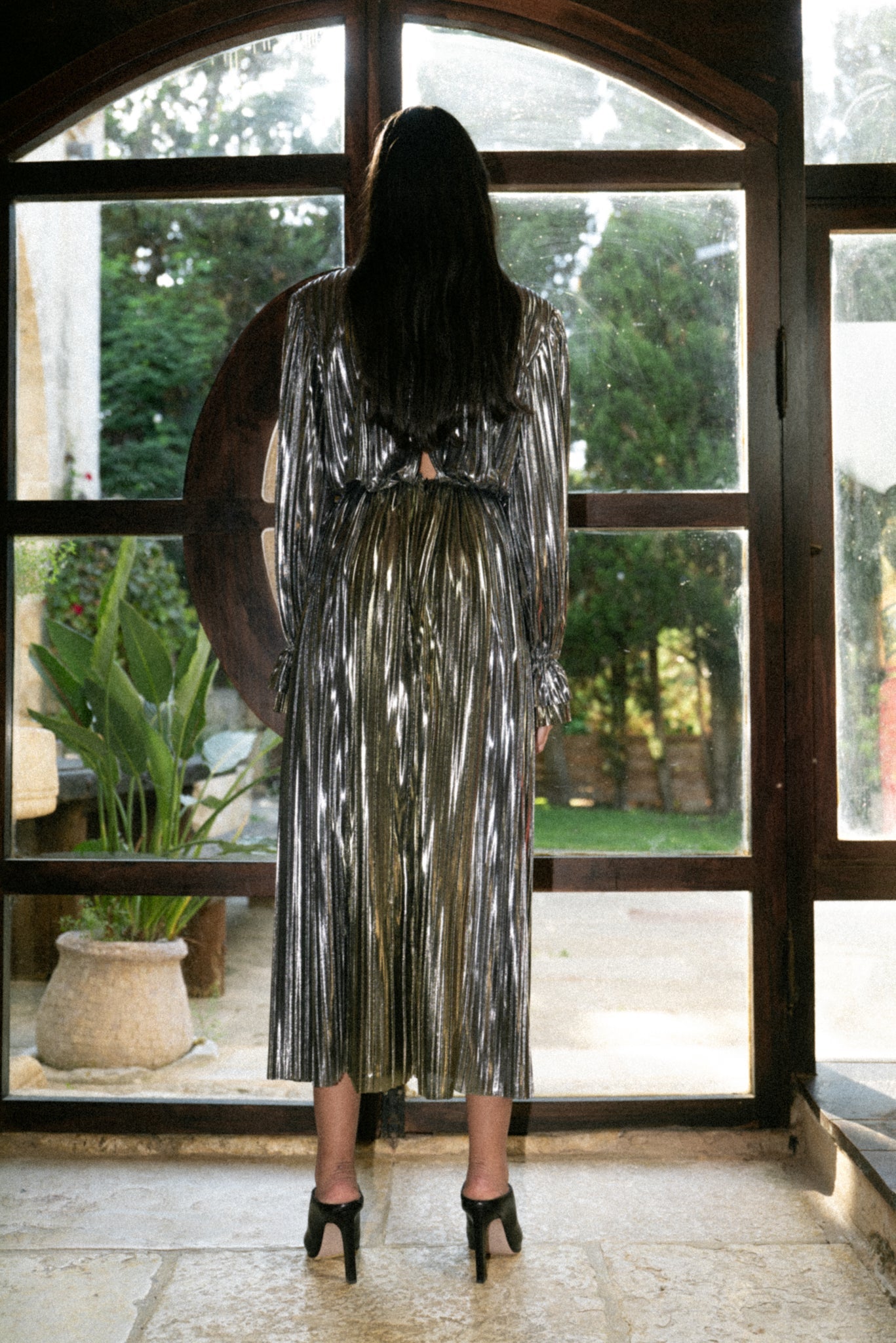SABINA MUSAYEV - two_tone_pleated_knit_w_foil_gold_silver_fw_22_23