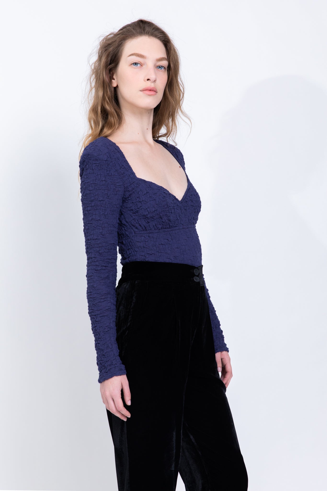SABINA MUSAYEV - crinkled_knit_blue_fw_22_23