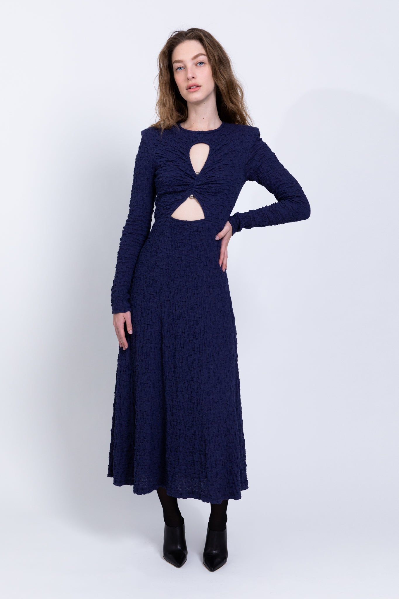 SABINA MUSAYEV - crinkled_knit_blue_fw_22_23
