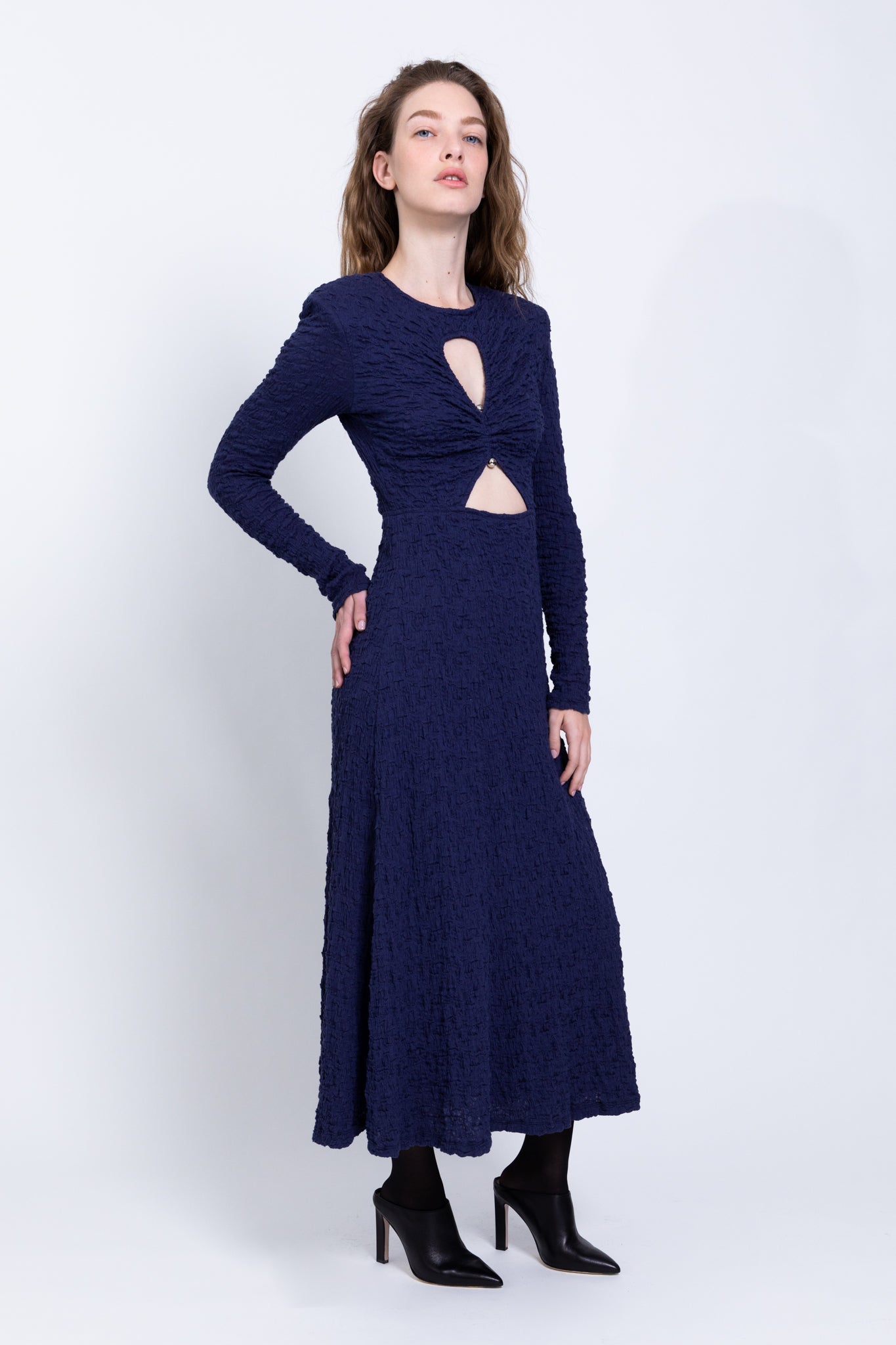 SABINA MUSAYEV - crinkled_knit_blue_fw_22_23