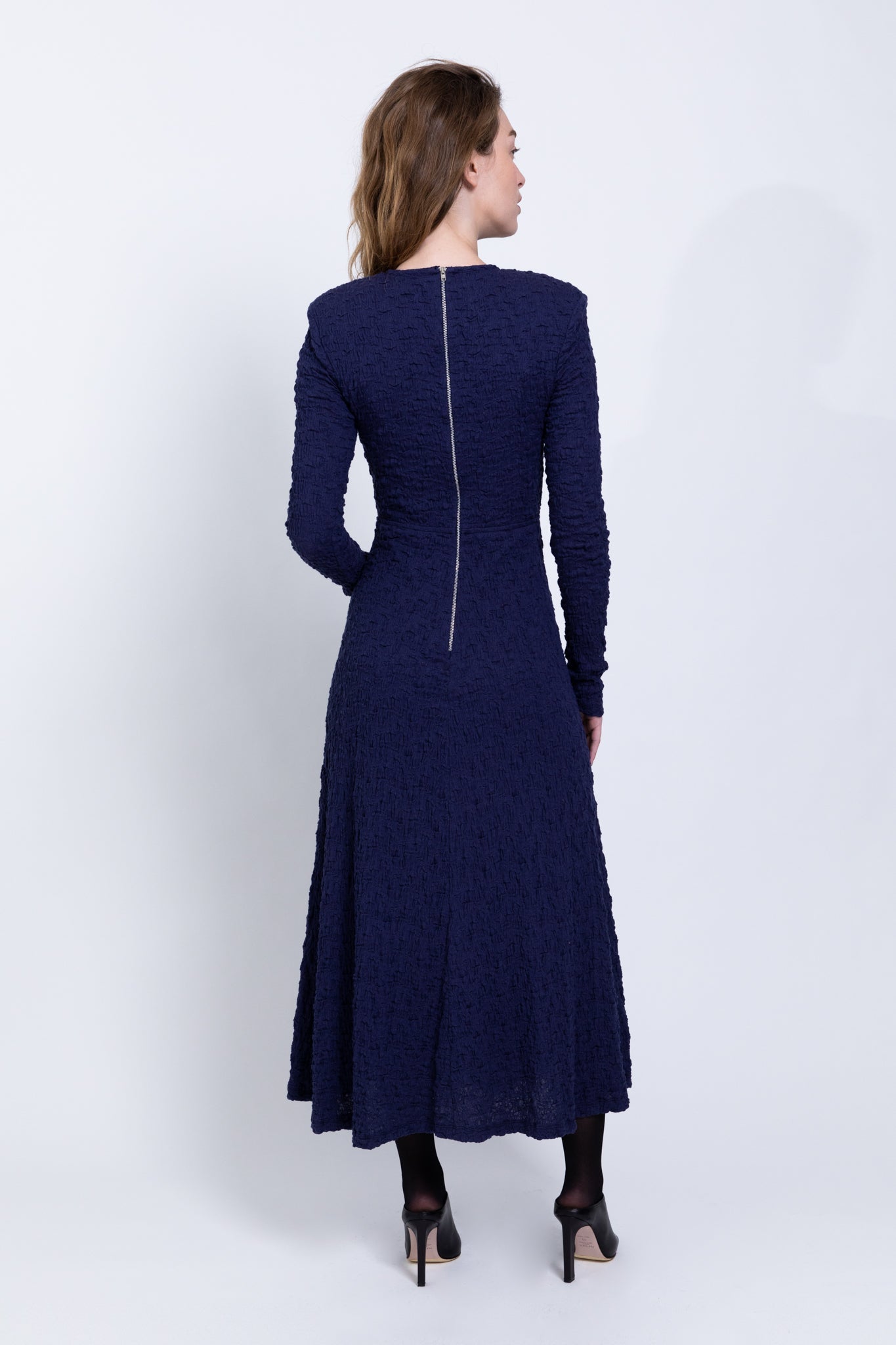 SABINA MUSAYEV - crinkled_knit_blue_fw_22_23