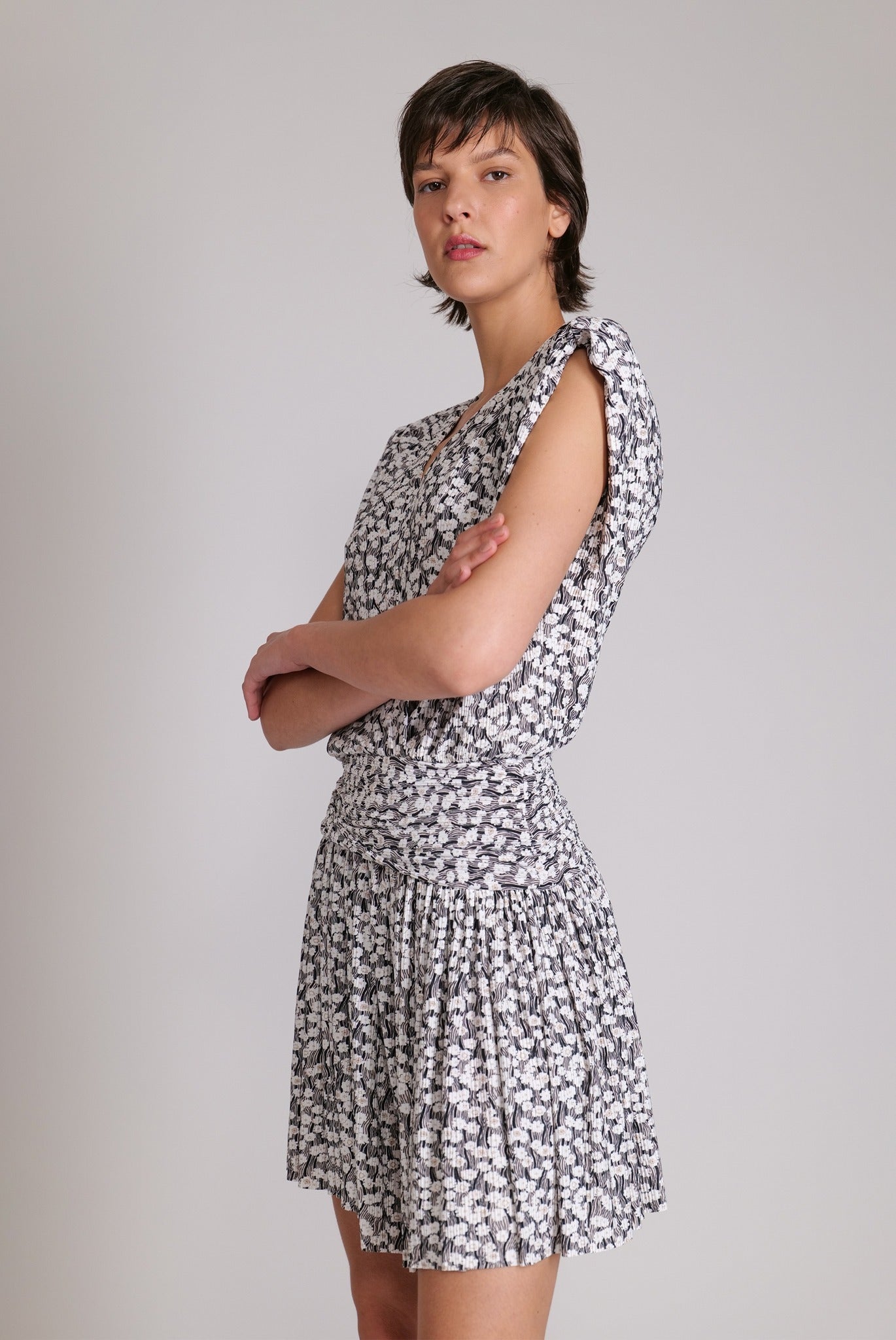 SABINA MUSAYEV - botanical_vine_pleated_knit_black