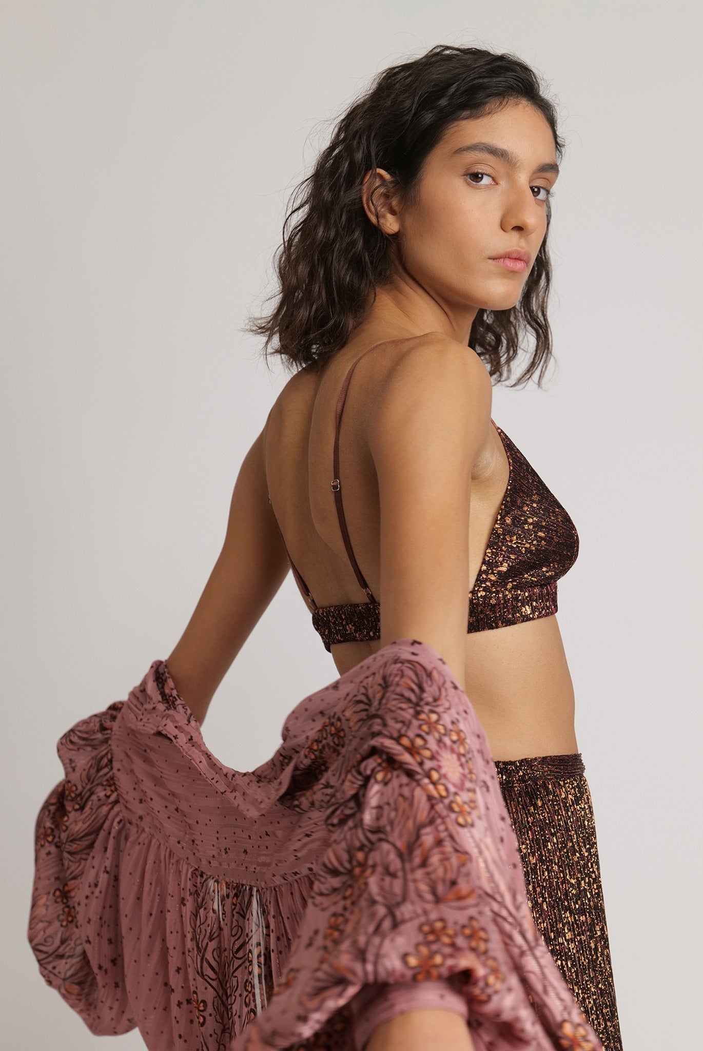 SABINA MUSAYEV - pleated_knit_w_multi_dot_foil_bronze_ruby_fw_23_24